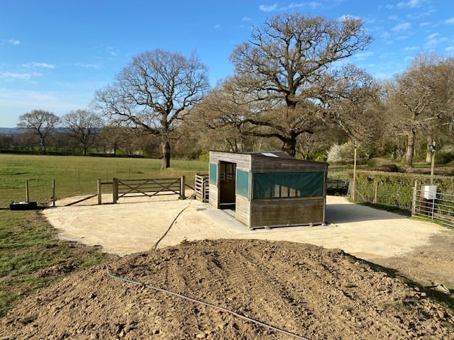 Delivered and compacted selfbinding golden gravel